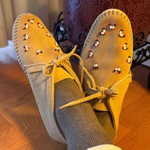 Minnetonka Suede Moccasin Flats – red, black, and white beading. Women’s Size 8